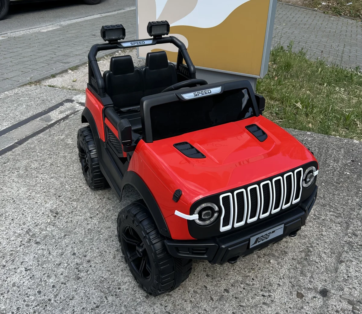 jeep-na-akumulator-crveno