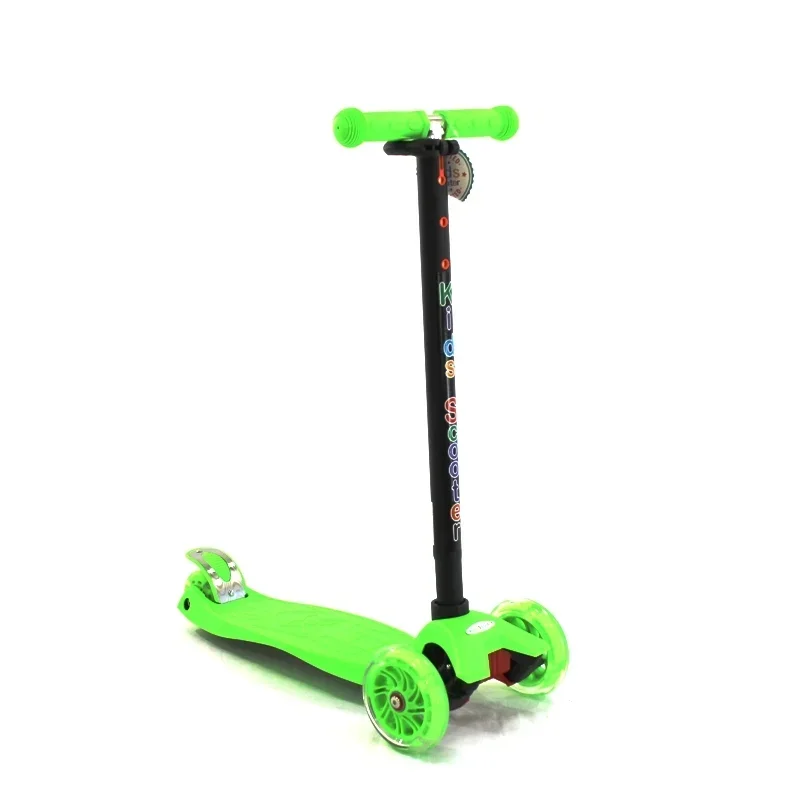 romobil-sa-svjetlecim-tockovima-zeleno