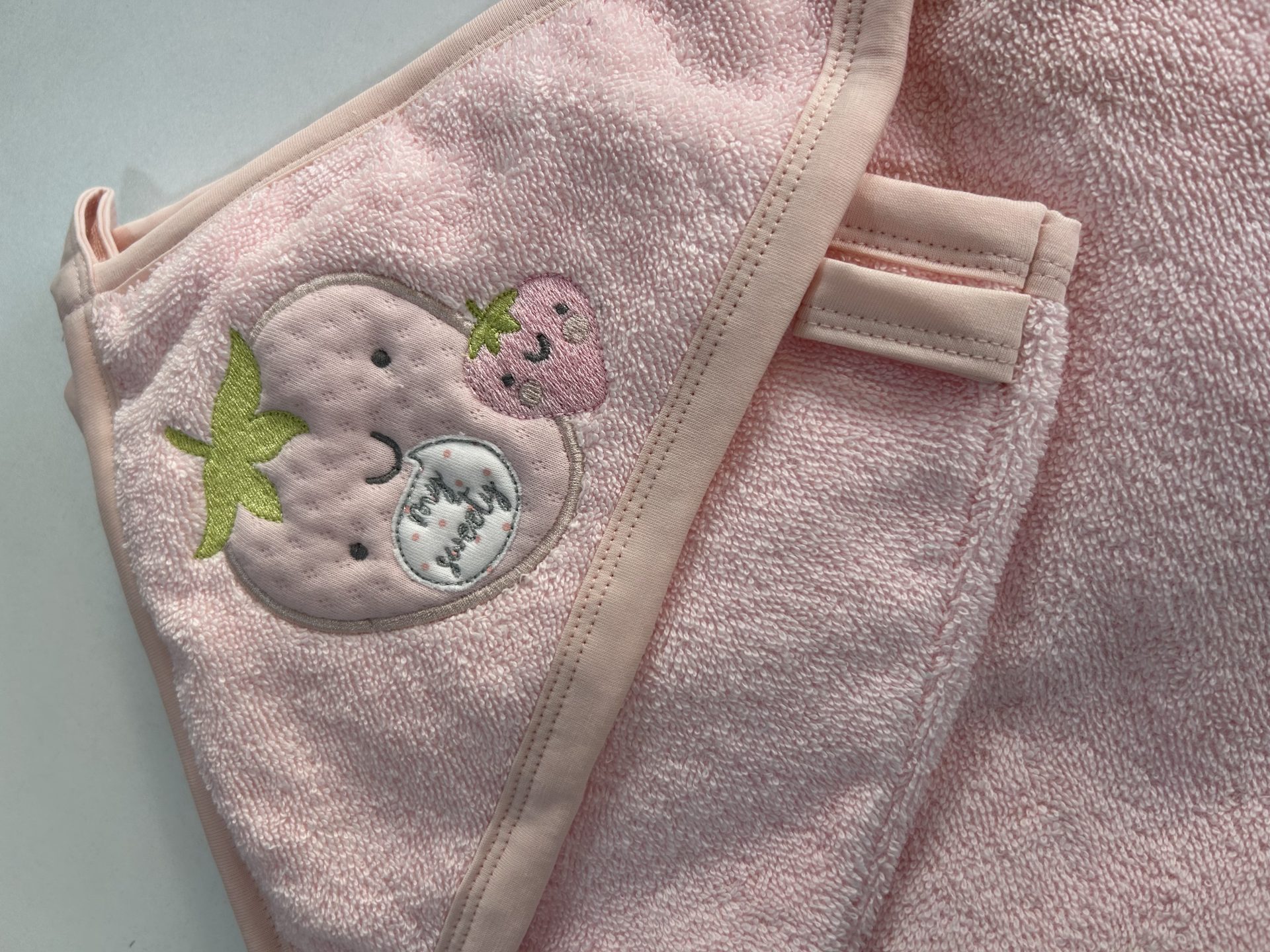 rucnik-sa-rukavicom-rozo-jagoda