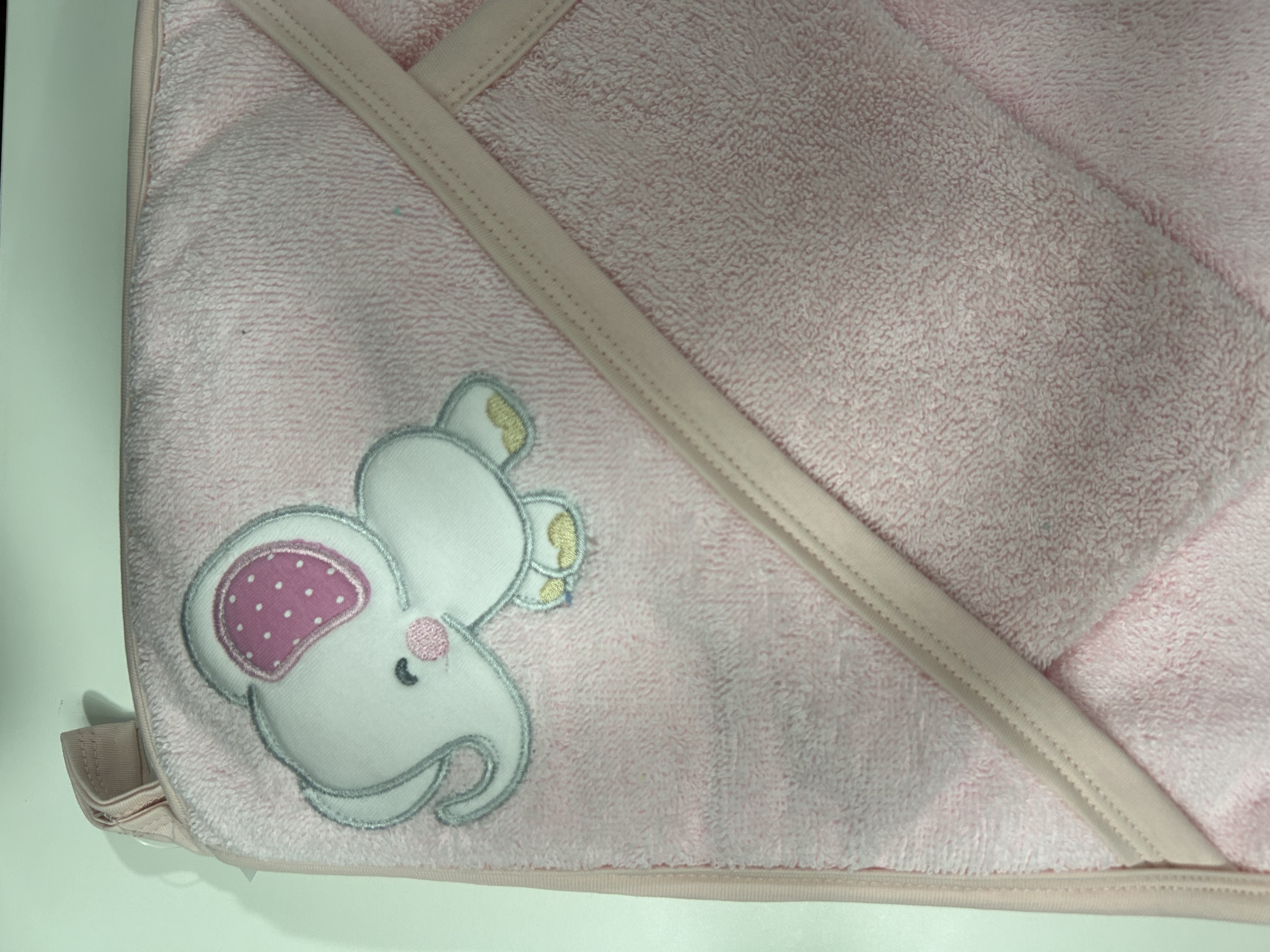 rucnik-sa-rukavicom-rozi-slon