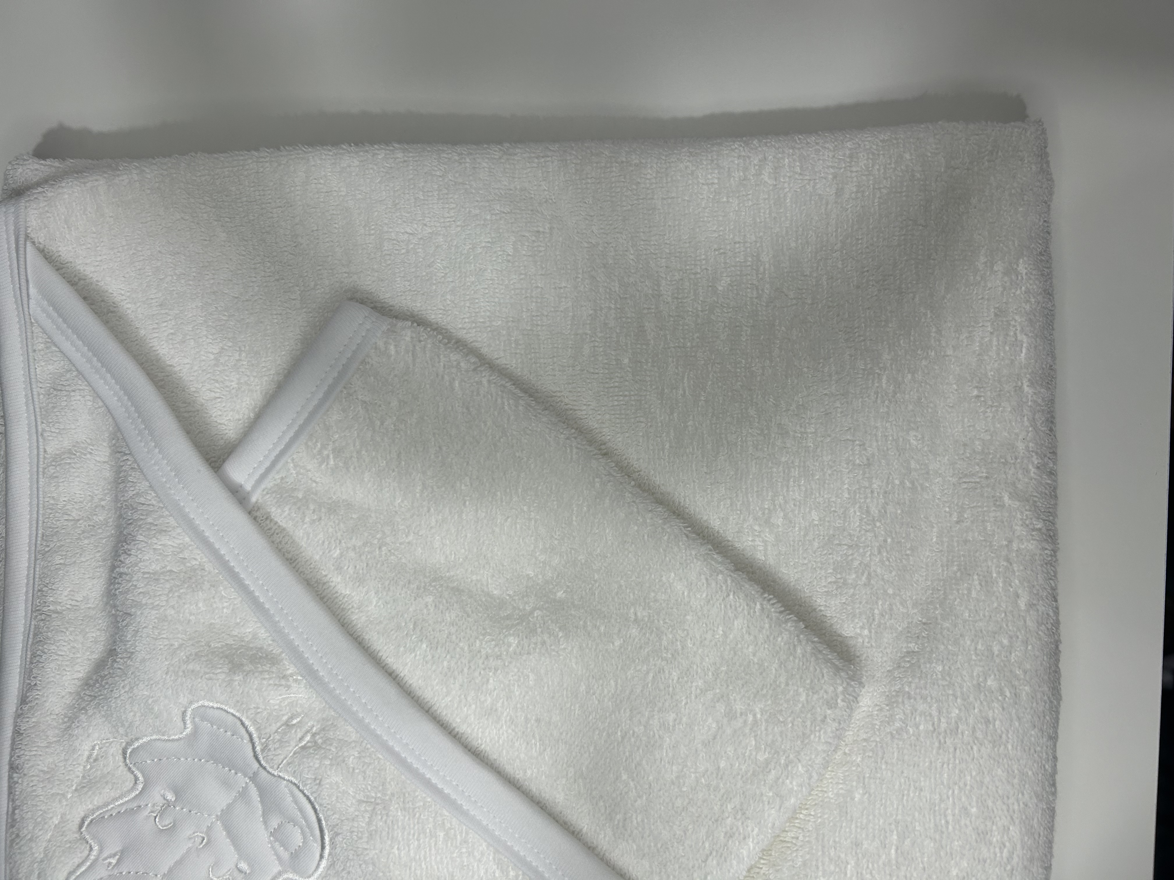 rucnik-sa-rukavicom-bijeli-list