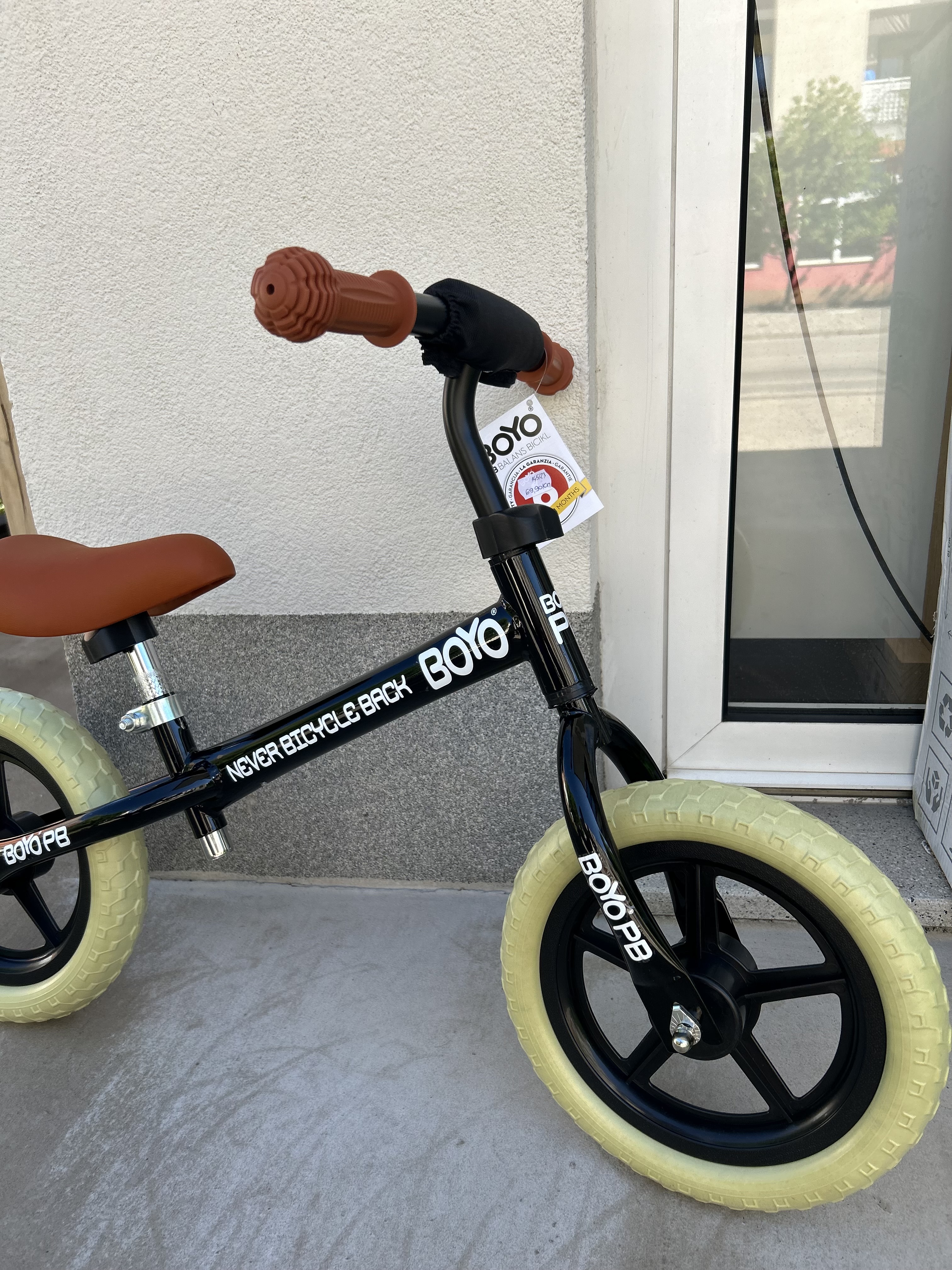 boyo-balans-bicikl-crno