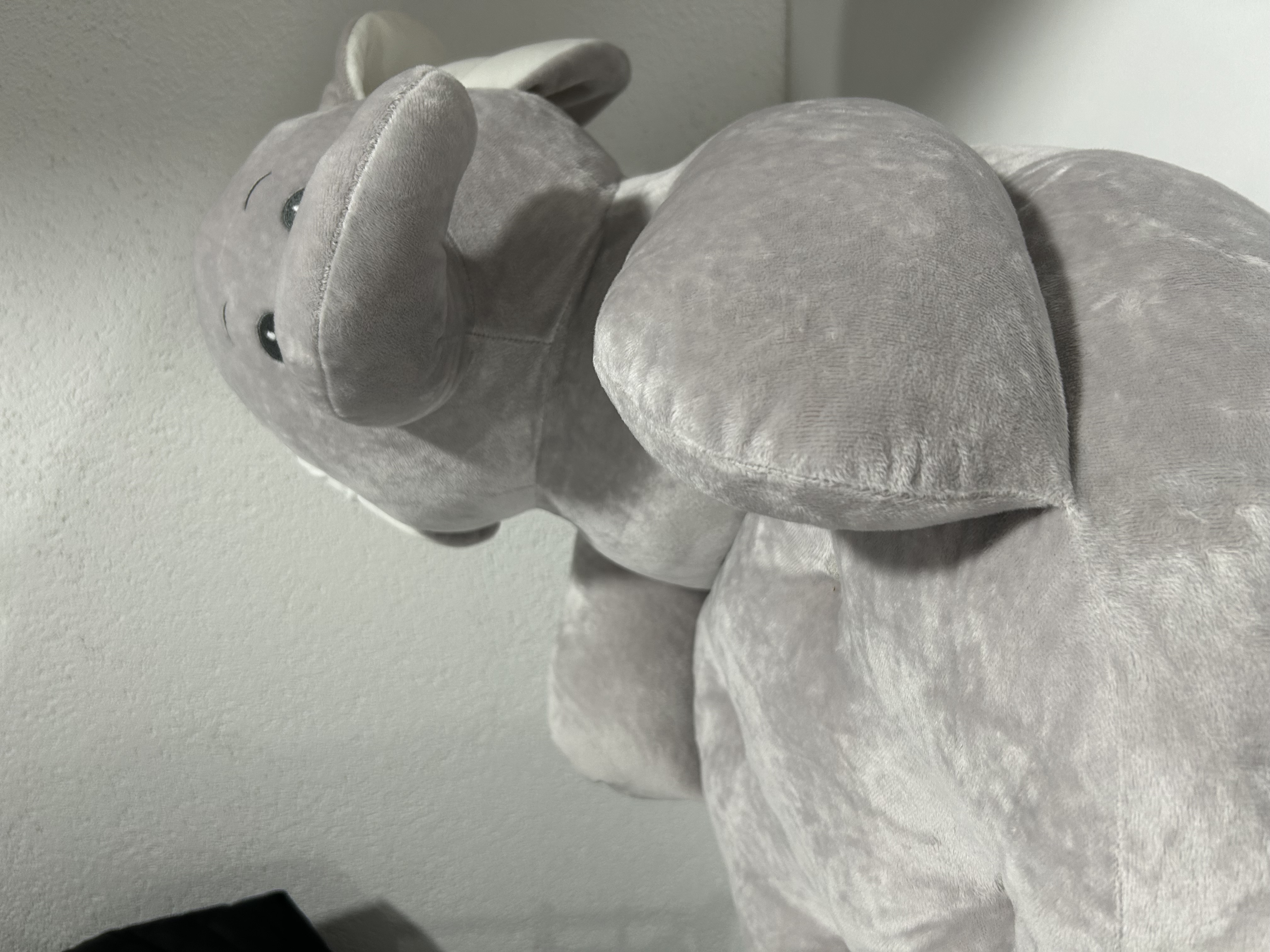 plisana-fotelja-slon