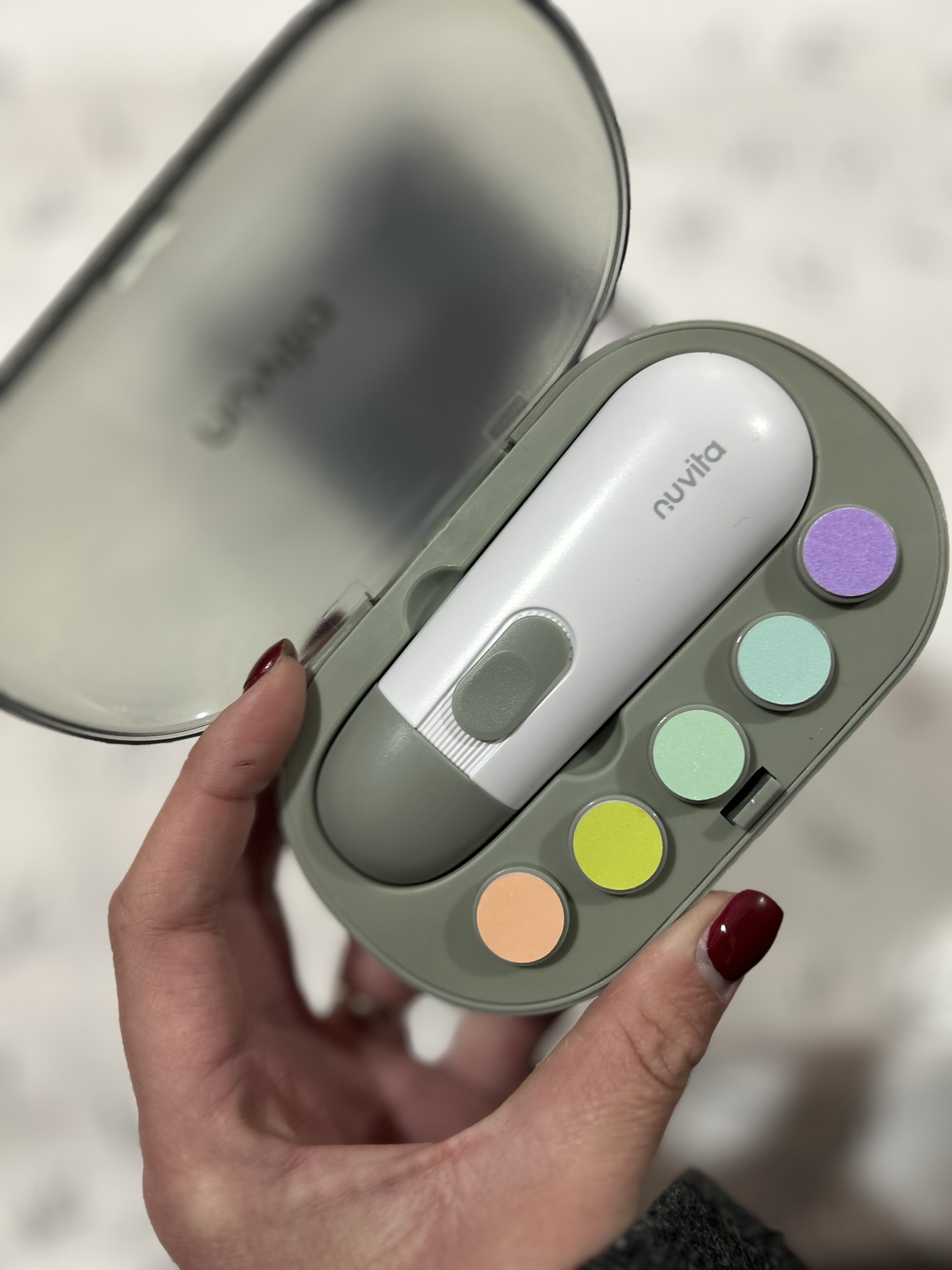 nuvita-trimer-za-nokte